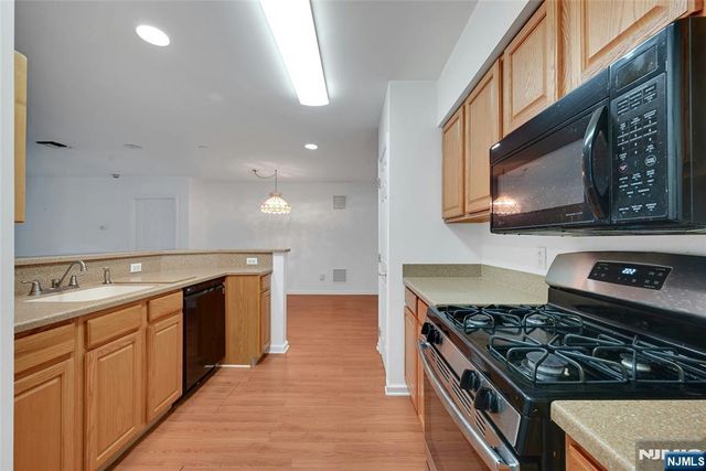 189 Forest Avenue 219, Paramus, NJ 07652