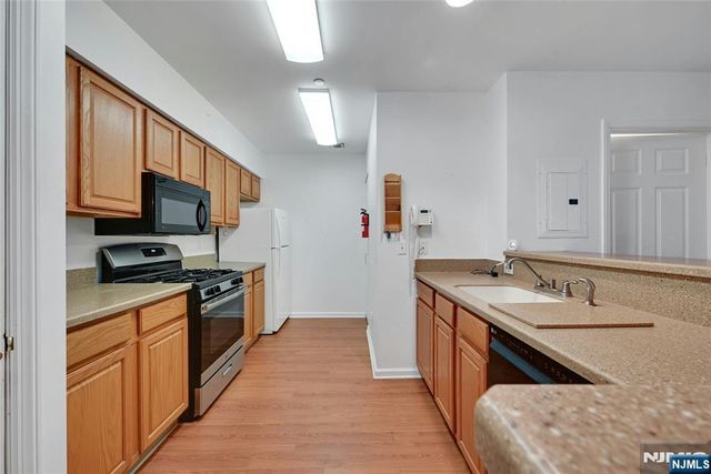 189 Forest Avenue 219, Paramus, NJ 07652