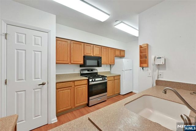 189 Forest Avenue 219, Paramus, NJ 07652