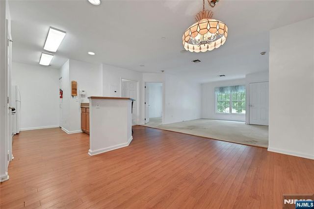 189 Forest Avenue 219, Paramus, NJ 07652