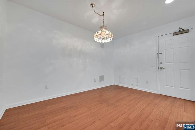 189 Forest Avenue 219, Paramus, NJ 07652