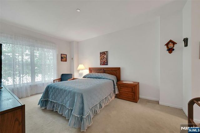 189 Forest Avenue 219, Paramus, NJ 07652