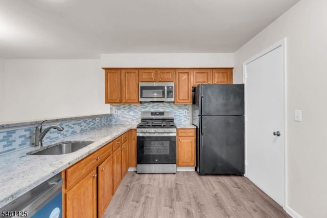 235 Mcauliffe Ct, Franklin Twp., NJ 08873