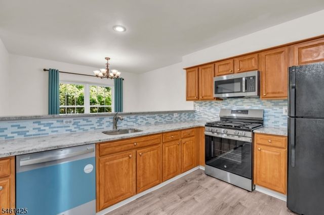 235 Mcauliffe Ct, Franklin Twp., NJ 08873