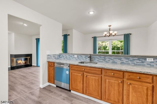 235 Mcauliffe Ct, Franklin Twp., NJ 08873