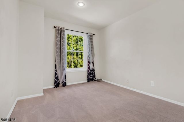235 Mcauliffe Ct, Franklin Twp., NJ 08873