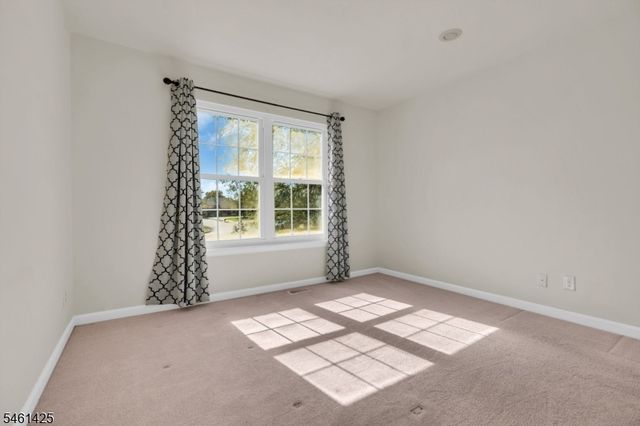 235 Mcauliffe Ct, Franklin Twp., NJ 08873