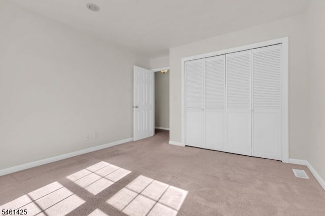 235 Mcauliffe Ct, Franklin Twp., NJ 08873
