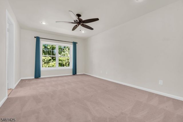 235 Mcauliffe Ct, Franklin Twp., NJ 08873