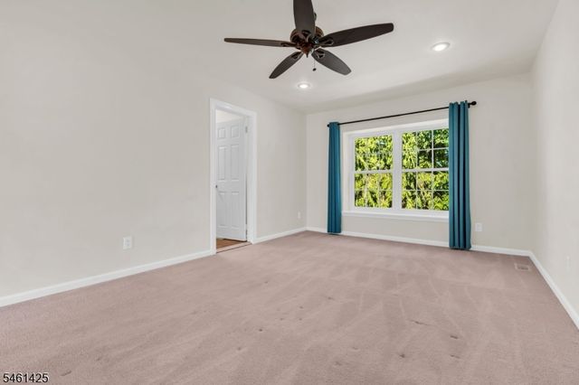 235 Mcauliffe Ct, Franklin Twp., NJ 08873