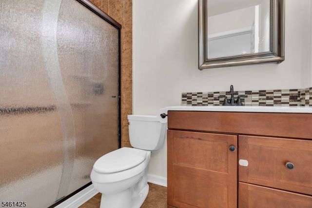 235 Mcauliffe Ct, Franklin Twp., NJ 08873