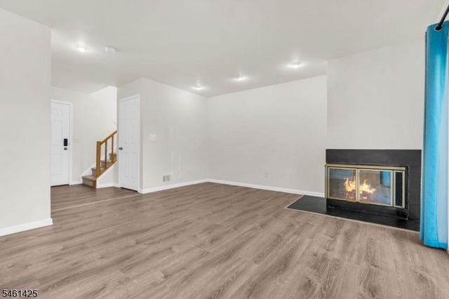 235 Mcauliffe Ct, Franklin Twp., NJ 08873