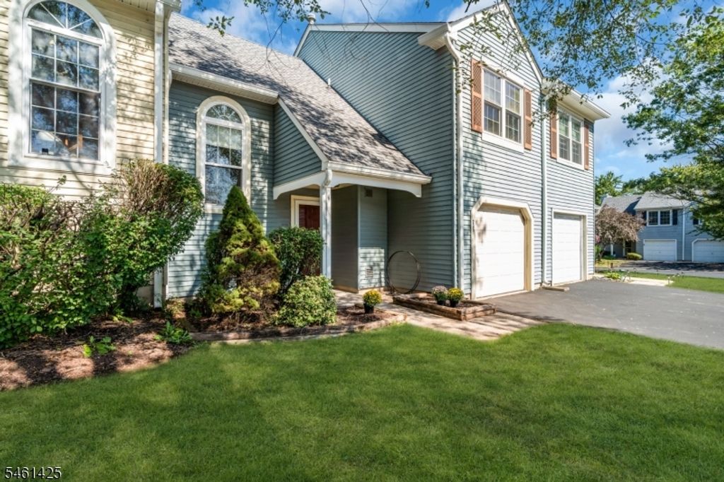 235 Mcauliffe Ct, Franklin Twp., NJ 08873 — photo 3
