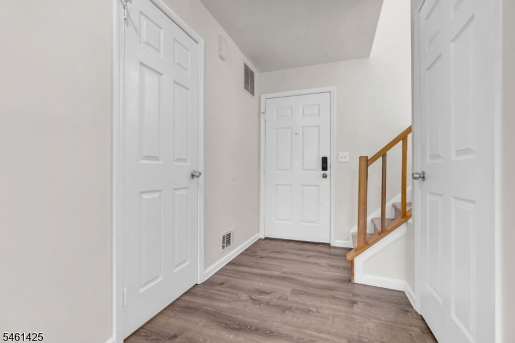 235 Mcauliffe Ct, Franklin Twp., NJ 08873 — photo 4