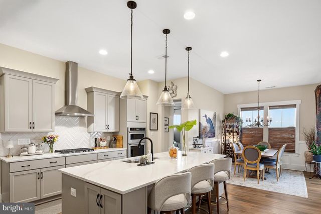 102 WOOLGRASS LN, Gettysburg, PA 17325