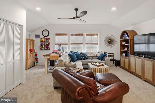 102 WOOLGRASS LN, Gettysburg, PA 17325