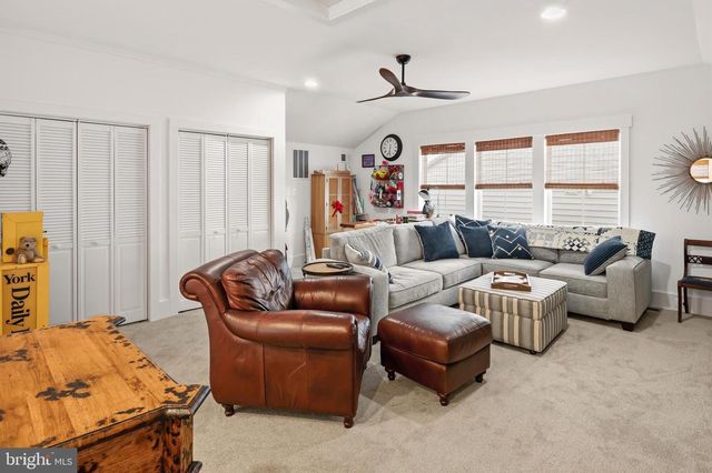102 WOOLGRASS LN, Gettysburg, PA 17325