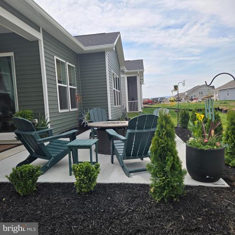 102 WOOLGRASS LN, Gettysburg, PA 17325
