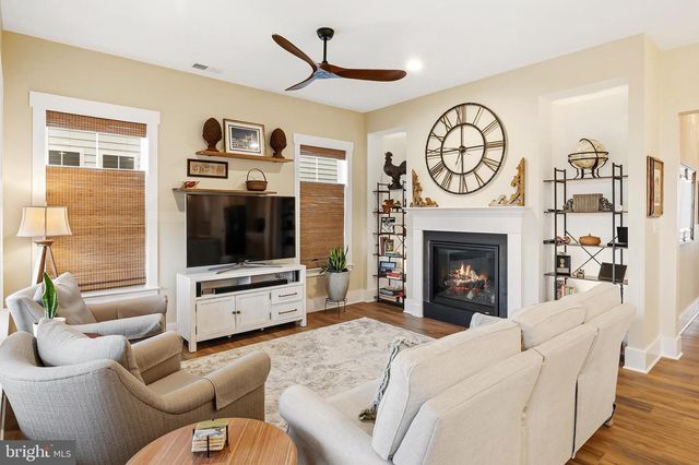 102 WOOLGRASS LN, Gettysburg, PA 17325