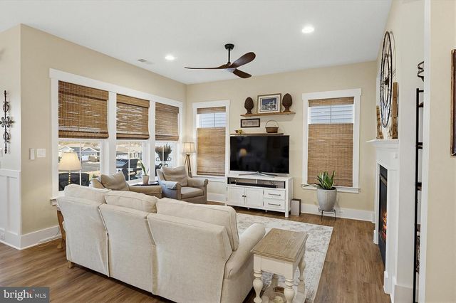 102 WOOLGRASS LN, Gettysburg, PA 17325