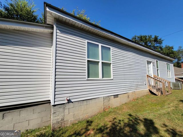 11 Spruce Street, Porterdale, GA 30014