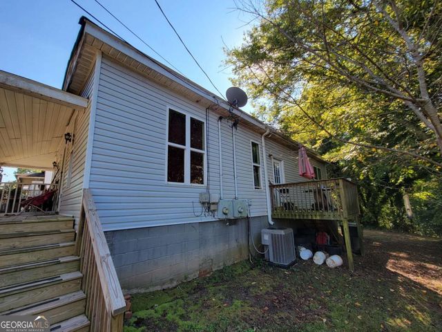 11 Spruce Street, Porterdale, GA 30014