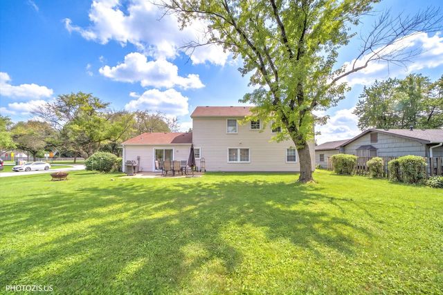 1111 Plum Grove Circle, Buffalo Grove, IL 60089