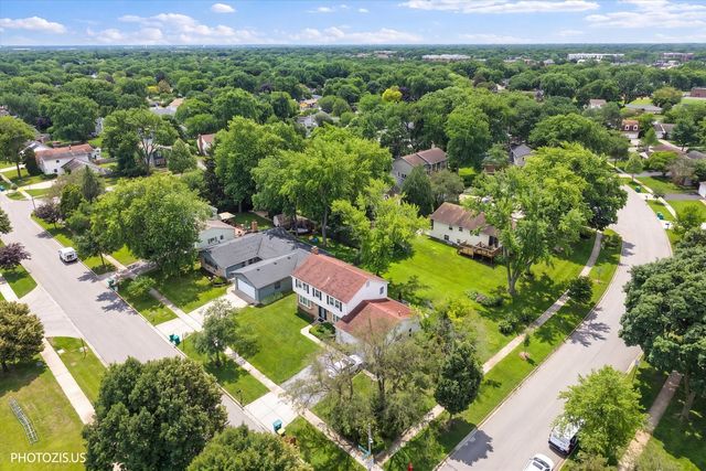 1111 Plum Grove Circle, Buffalo Grove, IL 60089