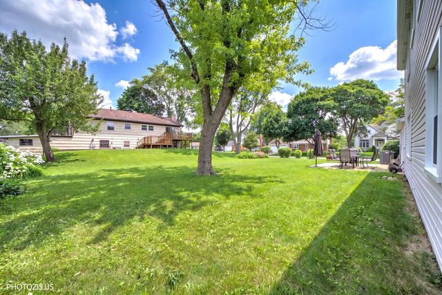 1111 Plum Grove Circle, Buffalo Grove, IL 60089