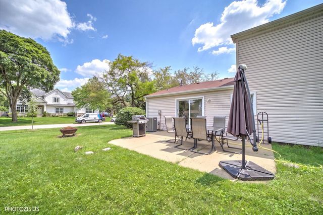 1111 Plum Grove Circle, Buffalo Grove, IL 60089