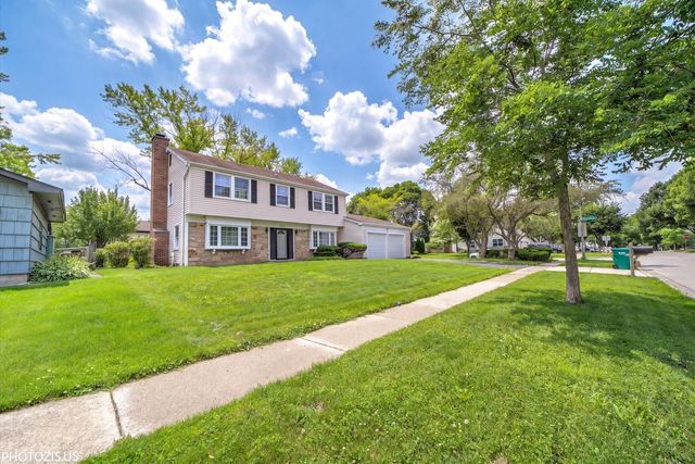 1111 Plum Grove Circle, Buffalo Grove, IL 60089