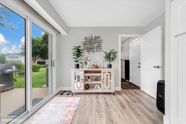 1111 Plum Grove Circle, Buffalo Grove, IL 60089