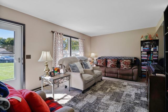 3352 Wallhaven Court, Crown Point, IN 46307