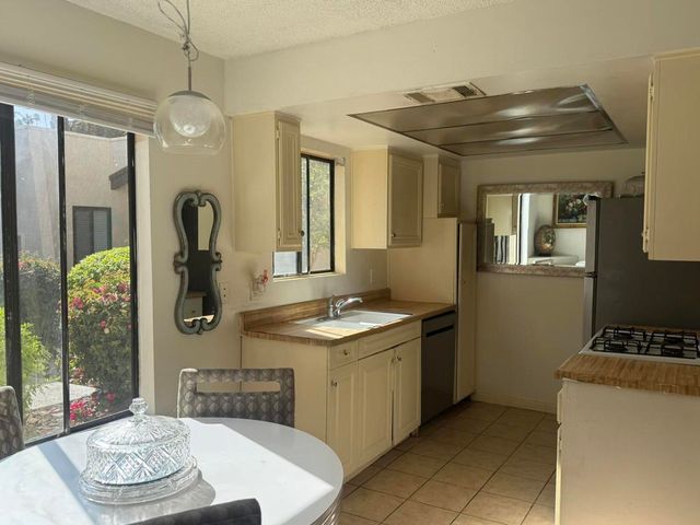 2160 S Palm Canyon Drive 7, Palm Springs, CA 92264