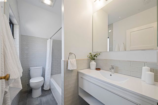 1170 Sterling Ave, Berkeley, CA 94708