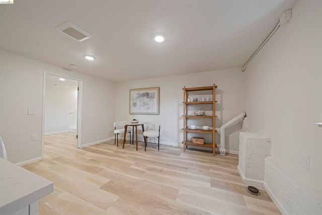 1170 Sterling Ave, Berkeley, CA 94708