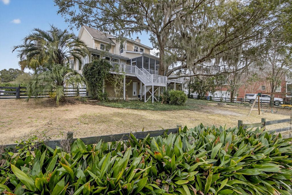 Image 8 of property listing at 3983 Gift Boulevard, Johns Island, SC 29455