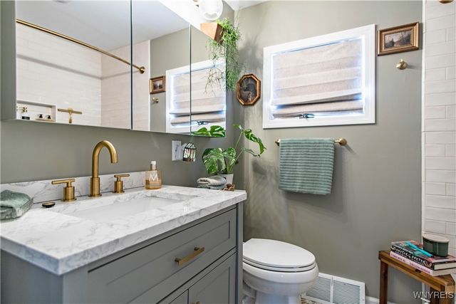 25 Parkside Drive, Lancaster, NY 14086