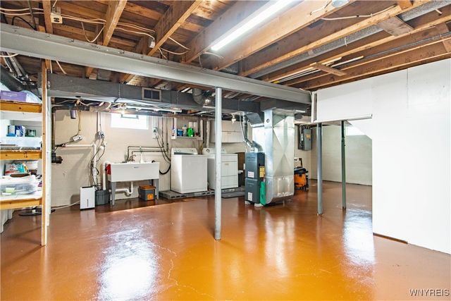 25 Parkside Drive, Lancaster, NY 14086