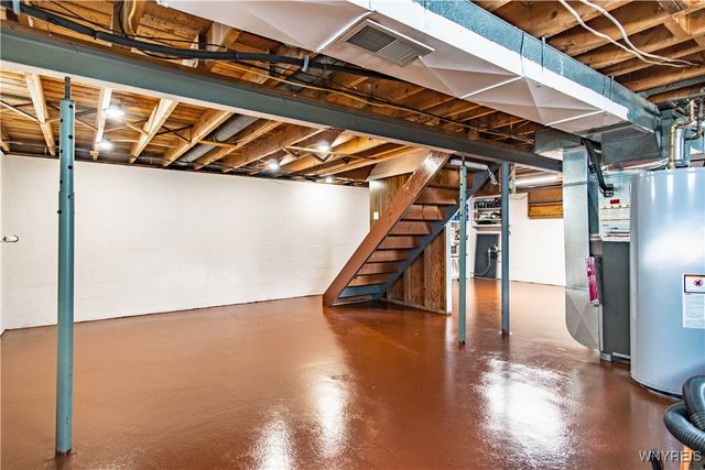 25 Parkside Drive, Lancaster, NY 14086