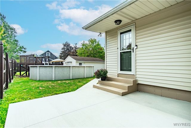 25 Parkside Drive, Lancaster, NY 14086