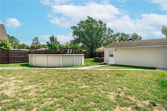 25 Parkside Drive, Lancaster, NY 14086