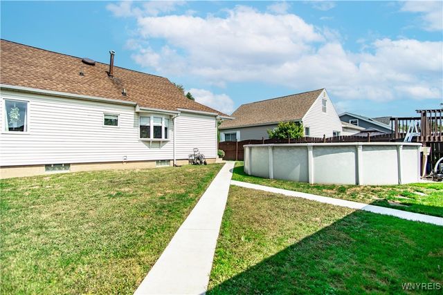 25 Parkside Drive, Lancaster, NY 14086