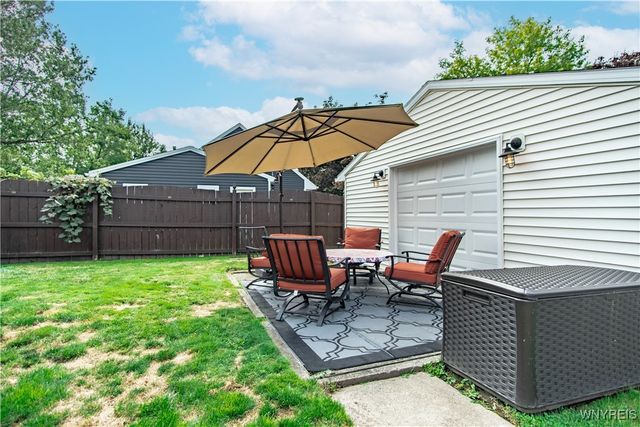 25 Parkside Drive, Lancaster, NY 14086