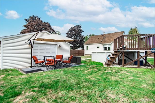 25 Parkside Drive, Lancaster, NY 14086