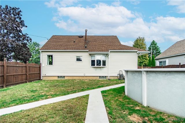 25 Parkside Drive, Lancaster, NY 14086