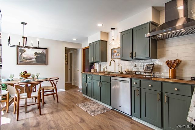 25 Parkside Drive, Lancaster, NY 14086