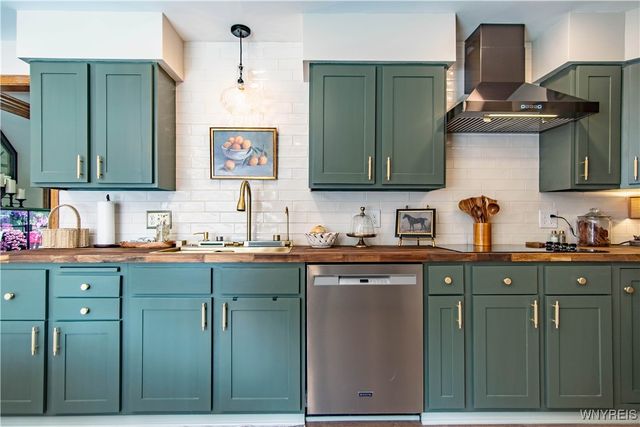 25 Parkside Drive, Lancaster, NY 14086