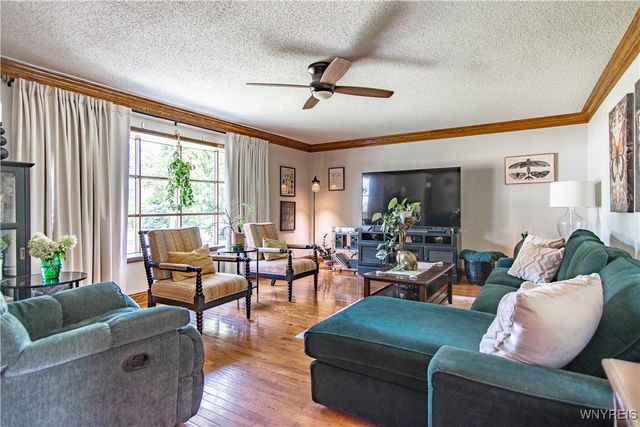 25 Parkside Drive, Lancaster, NY 14086