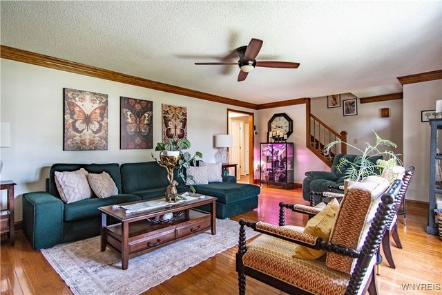 25 Parkside Drive, Lancaster, NY 14086